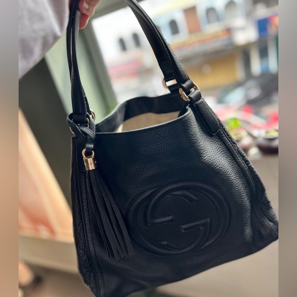 Gucci Pebbled Calfskin Soho Shoulder Bag 🐝